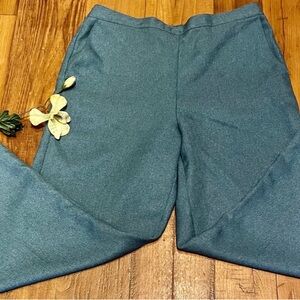 Women’s Capris Dress Slacks By Alfred Dunner. Size 12P